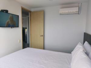 La 70, Laureles Condo, Cold AC