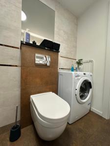 Jacuzzi Bubble Apartment - 15 minutes drive from the Old Town