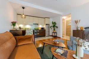 BATOREGO FLATS No 13 Pszczyna - Walk to Castle - Apartment with Parking, Balcony, Elevator, Fast WiFi