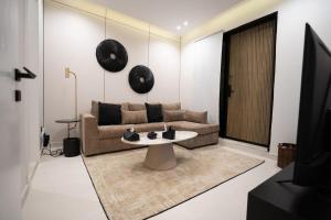 Beautiful-1BR-Kitchen-Terrace-Self Entry 8