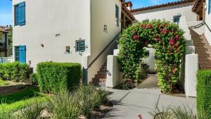 LV033 Quaint Downstairs Legacy Villas Suite