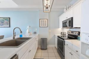 Regency Isle 1104 Penthouse with 3 bedrooms