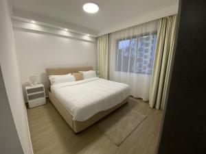 Serene executive 2 bedroom suite near Riverside Square at Winchester Gardens Riverside Drive