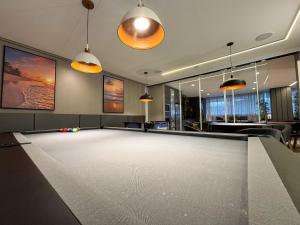 Flat com piscina aquecida em Bombas SC