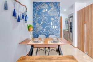 Adorable Rooftop Pool, Reliable WiFi, Near 5th Ave