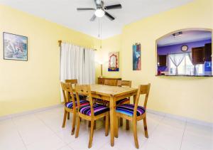 Private Villa with Pool, Golf, Patio & 5th Ave Access