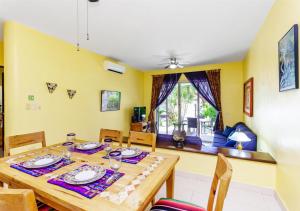 Private Villa with Pool, Golf, Patio & 5th Ave Access