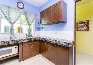 Private Villa with Pool, Golf, Patio & 5th Ave Access