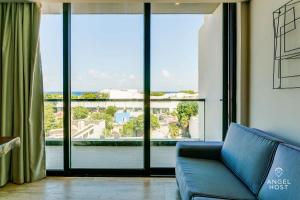 NEW Downtown Stay with Oceanview Roof Pool and Gym plus Cafe