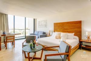 NEW Downtown Stay with Oceanview Roof Pool and Gym plus Cafe