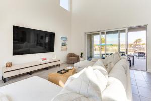 Mtn-View Palm Springs Oasis Stagecoach Fest Hub!