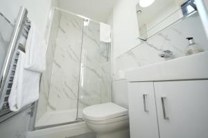 Ealing Broadway Great Stay 7-Minute Walk from the Underground