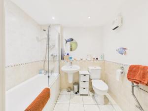 Penryn Quayside Apartment – 1-bed, Fully Equiped Waterside base