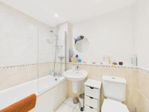 Penryn Quayside Apartment – 1-bed, Fully Equiped Waterside base