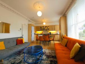 Beautiful Kensington Home with 4 beds, only 3 Minutes walk to Earls Court Station