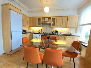 Beautiful Kensington Home with 4 beds, only 3 Minutes walk to Earls Court Station