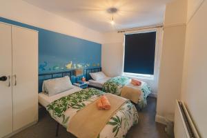 Seren, Free Parking, Close to Train Station, Pool table, sleeps 1-7guests
