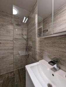 Cozy Curved-Wall Studio