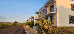 House in Manta, 15from the beach 10 from airport