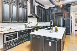 Modern Dtwn Condo with Balcony in Hendersonville