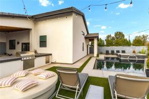 Modern Industrial-Near Old Town