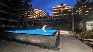 Luxury 2 Room Flat Free Parking, Pool and WiFi