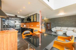 Duplex moderne, salle de sport et parking inclus pour 6 personnes