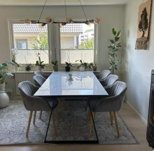 Två sovrum fyra sängar Koppla av med hela familjen i detta fridfulla boende