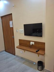 Shri Niwaas Varanasi -Forēigners Friendly, Parking-on-site Available, Near to Temple, Dashashwamedh Ghat and nearby attractions