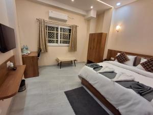 Shri Niwaas Varanasi -Forēigners Friendly, Parking-on-site Available, Near to Temple, Dashashwamedh Ghat and nearby attractions