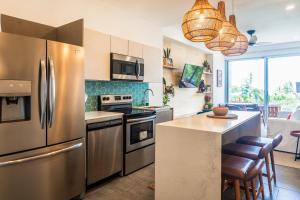 Sunset Boulevard 304