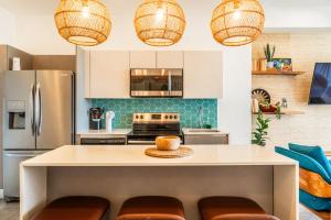 Sunset Boulevard 304