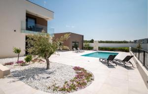 Awesome Apartment In Vrsi With Sauna