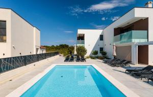 Awesome Apartment In Vrsi With Sauna