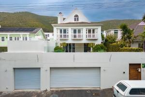 Family Home in Popular Avenue Le Sueur Fresnaye