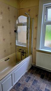 Traditional Kingston Flat With Garden-2 Bed