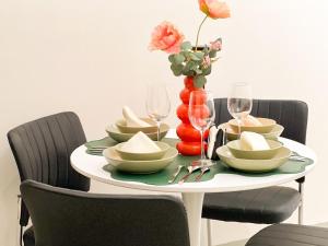 Prime BGC 1BR Near Grand Hyatt & Malls #upt215e