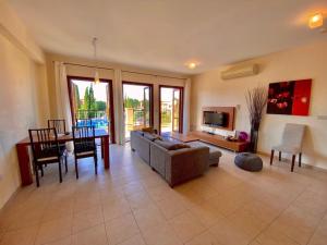 Theseus Village - 2 Bed Apartment with Pool View, Aphrodite Hills