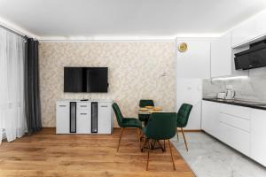 Sereno Vista Apartment by BookingHost