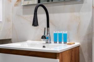 Sereno Vista Apartment by BookingHost