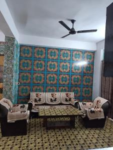 Shri premanand g niwas Sthan Top rated 5 stars