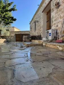 Charming Cyprus Getaway in Pfos - Garden View Holiday House