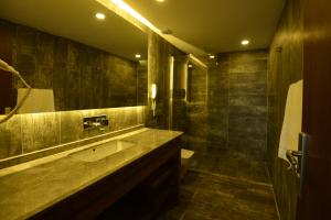 Manaspark Deluxe Hotel