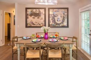 The Art House - Stylish 4BRGetaway Poolside Fun & Mins to Beach!