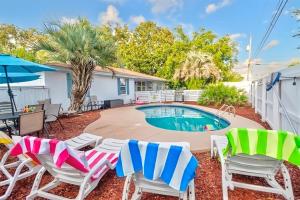 The Art House - Stylish 4BRGetaway Poolside Fun & Mins to Beach!