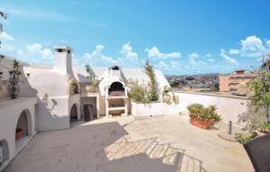 6 Bedroom Amazing Home In Noto