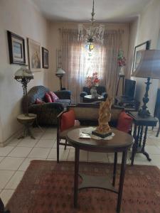 Casa com um quarto de casal para alugar