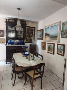 Casa com um quarto de casal para alugar