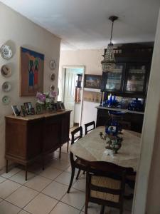 Casa com um quarto de casal para alugar