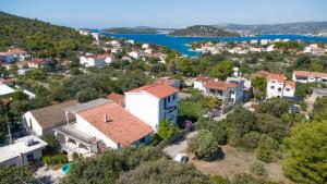 Apartments with parking space Razanj, Rogoznica - 12133